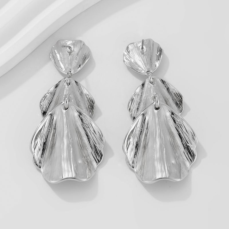 Liquid Metal Ginkgo Leaf Simple Stud For Women Niche Fashion Earrings_voghion.com