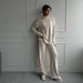 Ensemble pull en maille et pantalon large pour femme - Pull à col montant fendu et pantalon ample, tenue streetwear rose poudré et crème_voghion.com