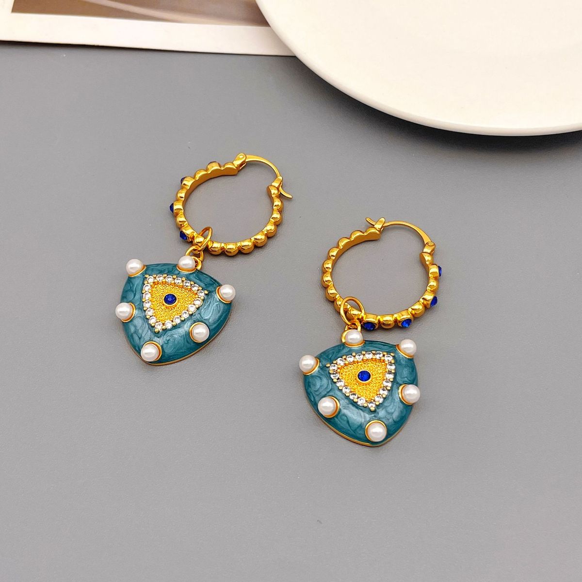 Fashionable oil dripping enamel heart-shaped earrings, long, high-end, niche, pearl inlaid, antique earrings for women_voghion.com