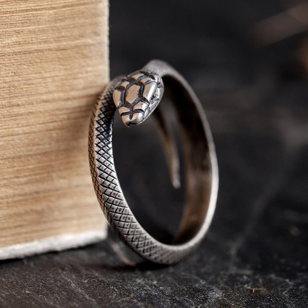 Hochwertiger Ring mit blauäugigem, diamantbesetztem Python-Königskobra-Schlangenkörper für Damen und Herren, imposanter, legierungsplattierter Glücksbringer_voghion.com