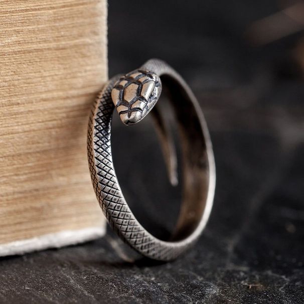 Hochwertiger Ring mit blauäugigem, diamantbesetztem Python-Königskobra-Schlangenkörper für Damen und Herren, imposanter, legierungsplattierter Glücksbringer_voghion.com