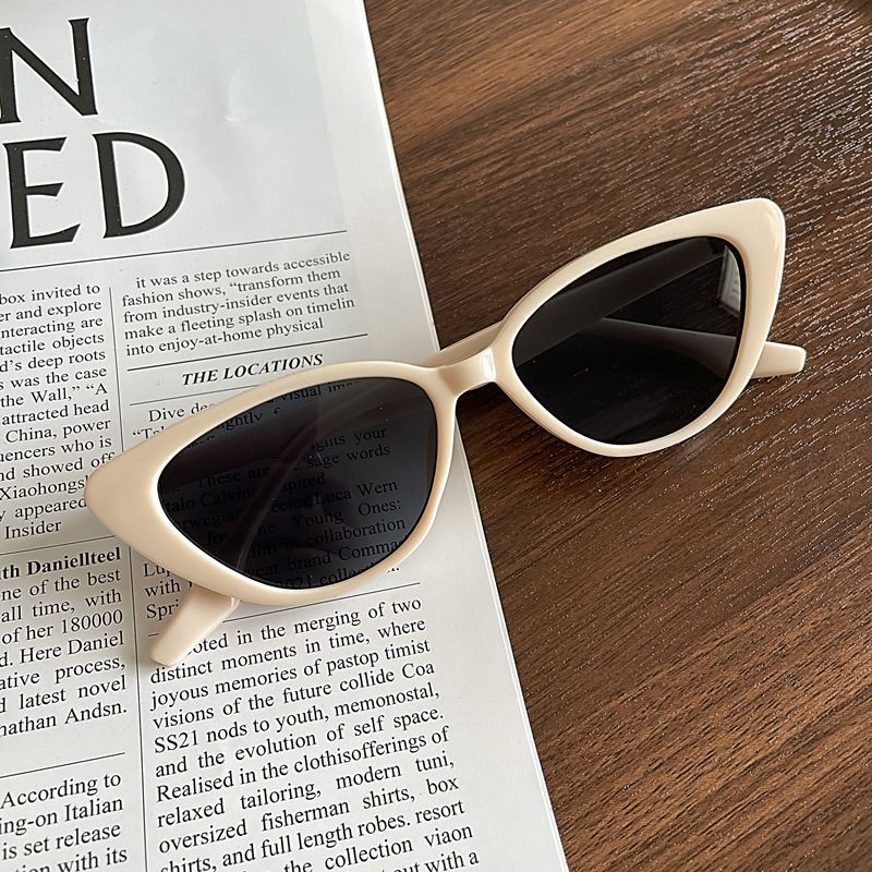 Niche premium sense of retro hundred with cat eye pink sunglasses female sunscreen show face small frame sunglasses_voghion.com