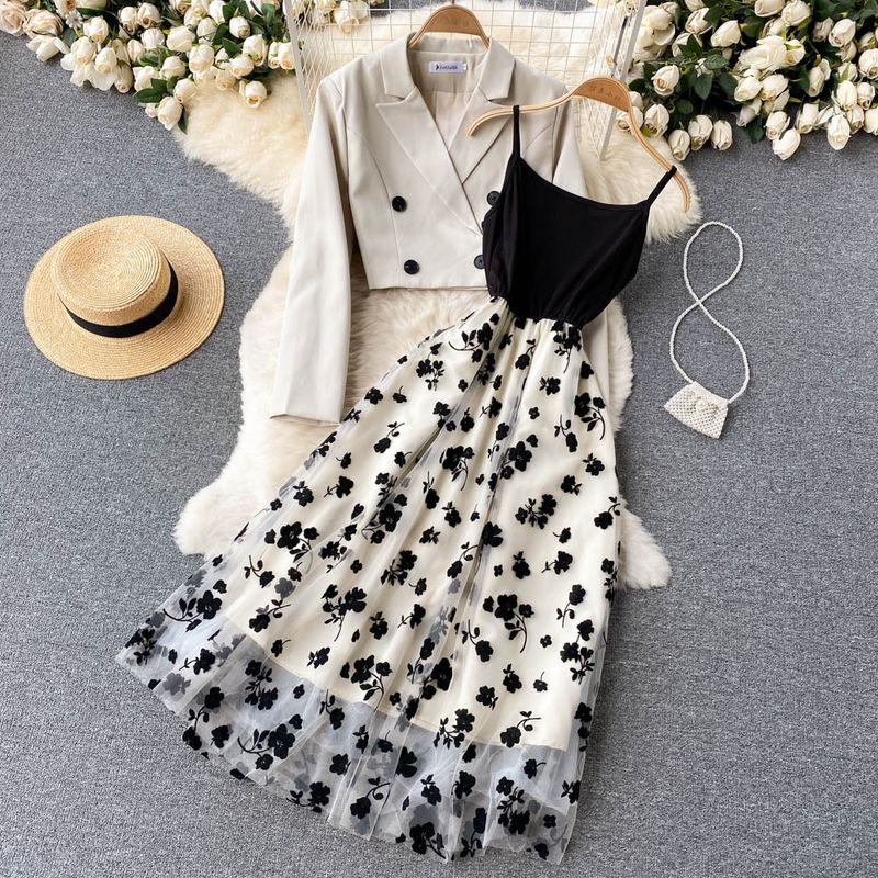 Abito da donna elegante in due pezzi con reggicalze in rete floccata di fascia alta_voghion.com