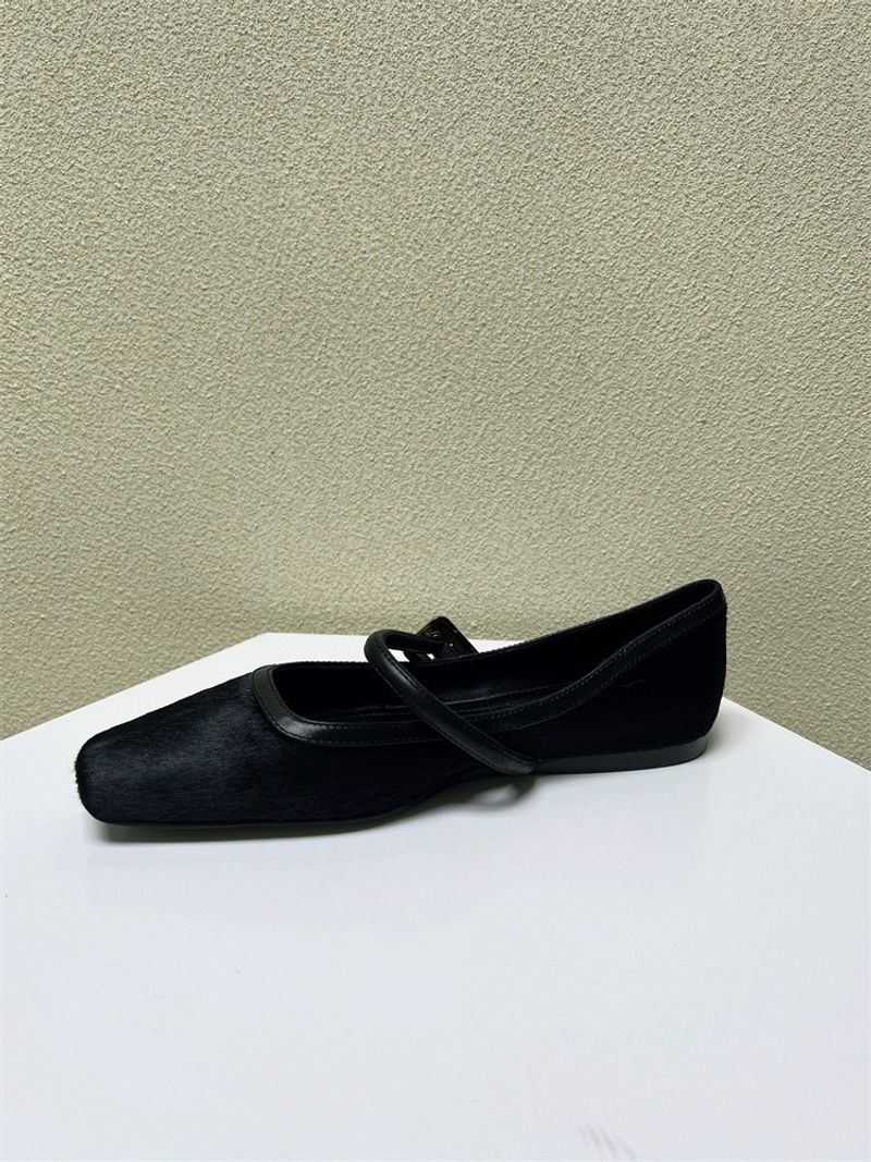 Scarpe basse basse con punta quadrata, stampa leopardata, a un cinturino, autunno 2025, da donna_voghion.com