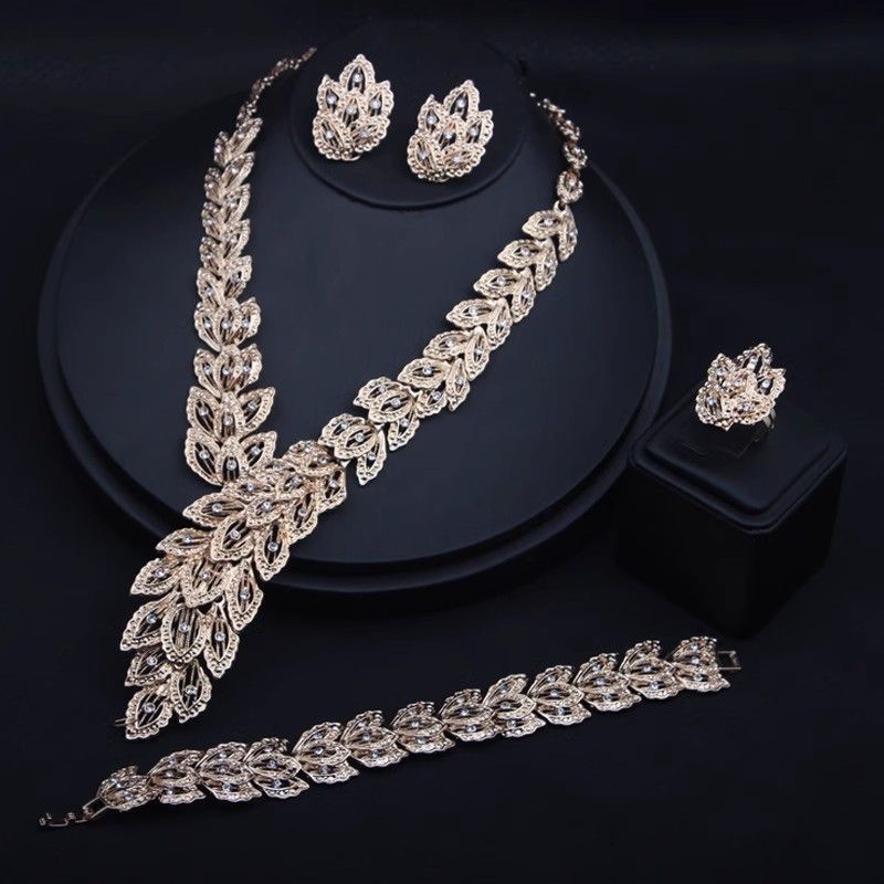 Collana esagerata in lega con clavicola e strass di piume per abiti da sposa, accessori da sposa, orecchini_voghion.com