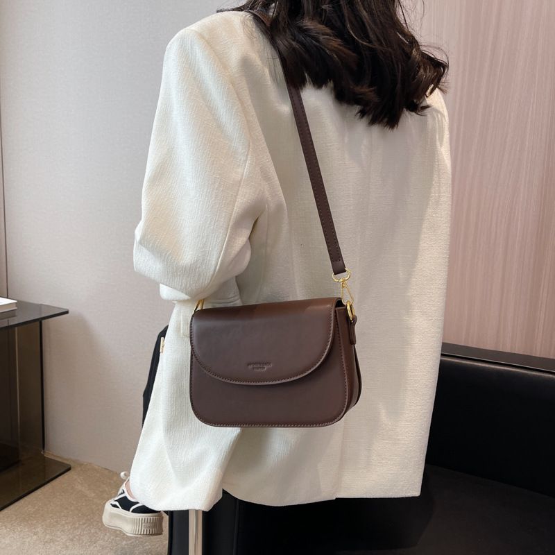 Korean style minimalist design small bag women 2023 spring and summer hot style niche texture small square bag fashion all-match shoulder bag_voghion.com