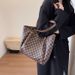 European and American Popular Bag 2024 New Printed Tote Bag Shopping Bag Large Capacity Versatile Retro One Shoulder Crossbody Bag_voghion.com