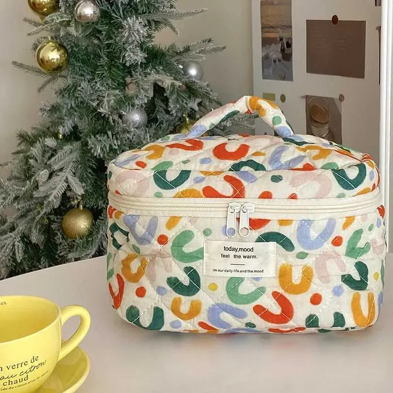 1Pc Ins Mode Retro Kosmetik Lagerung Tragbare Frauen Reise Veranstalter Make-Up Handtasche Nette Große Kapazität Tasche Y241023_voghion.com