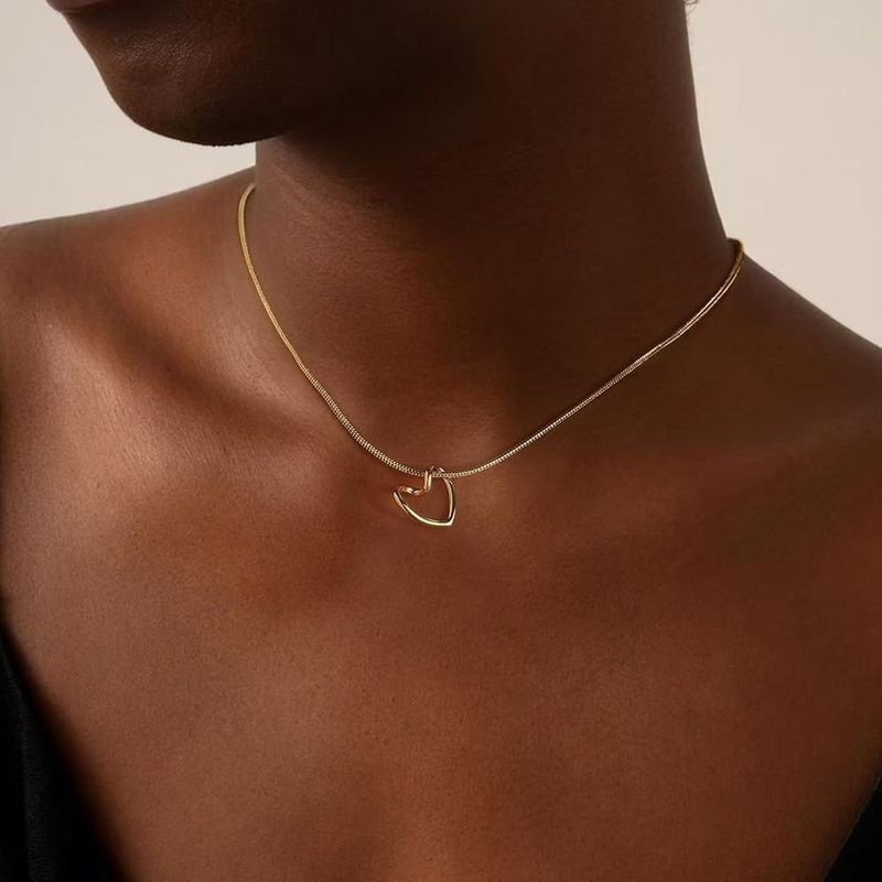Edelstahlschmuck Einfache Hohle Herz Titan Nicht Verblassende Damen Edelstahl Halskette_voghion.com