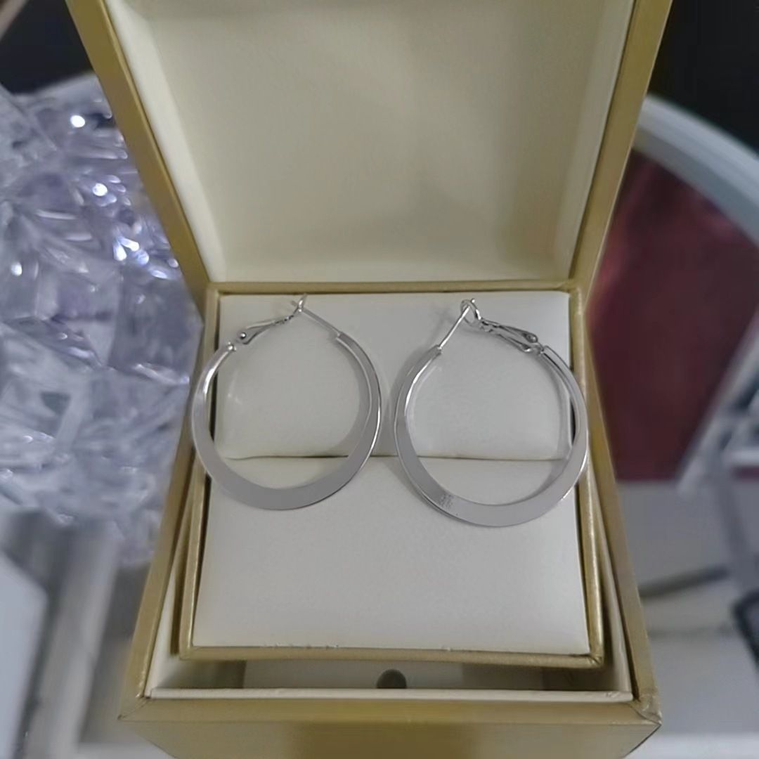 Damen Ouerréng Stil Sëlwer Metall Krees Ouerréng Sëlwer Nadel High-End Séiss a cool einfach Temperament villfälteg Ouerréng_voghion.com