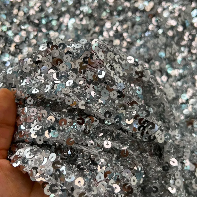 Vêtements pour femmes Costume à la mode, tempérament féminin, chemise brillante à manches longues et col en V avec ourlet en feuille de lotus pour femmes, jupe à paillettes taille haute_voghion.com