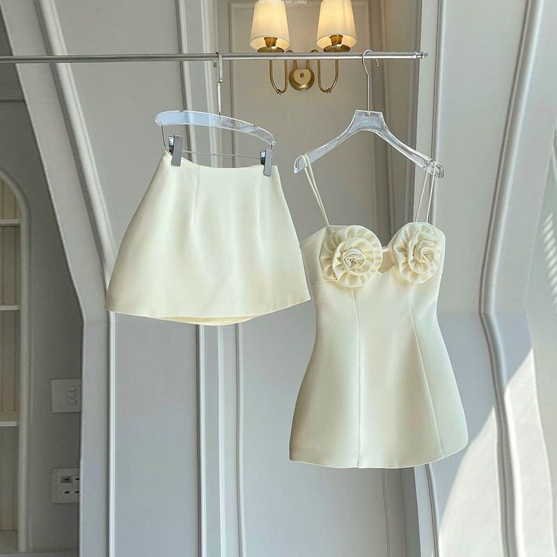 Damenbekleidung Sommer neues Modedesign dreidimensionales Blumen-Hosenträgertop-Rock-Kostüm_voghion.com