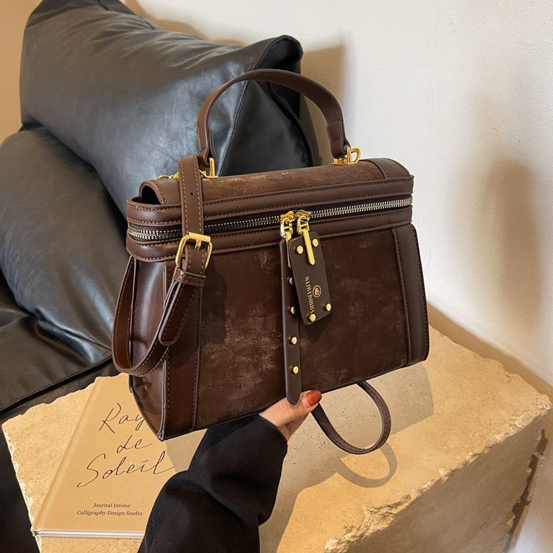 Hih value Damen 2024 Herbst/Winter neue Nische Temperament Schulter mattiert Französisch Mode Internet berühmte Crossbody_voghion.com