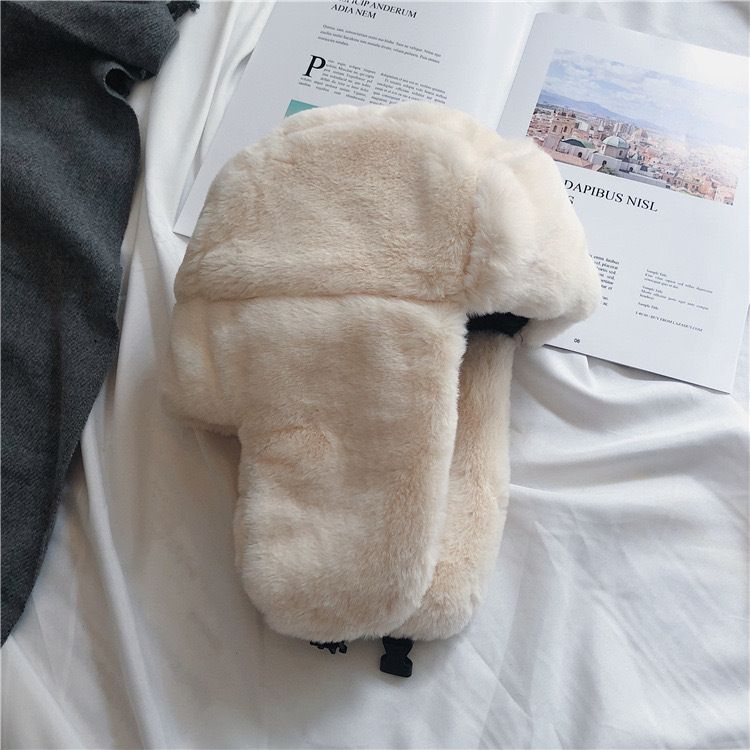 No inverno frio, há chapéus Lei Feng fofinhos para mulheres e homens. Eles também são grossos, à prova de vento e quentes para ciclismo._voghion.com