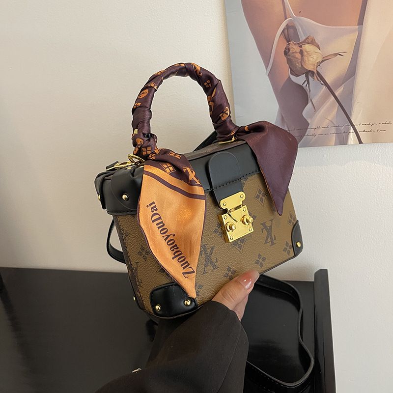 Light Luxury Lock Buckle Small Square Bag Silk Scarf French Bags Letter Texture Styling Handbag_voghion.com