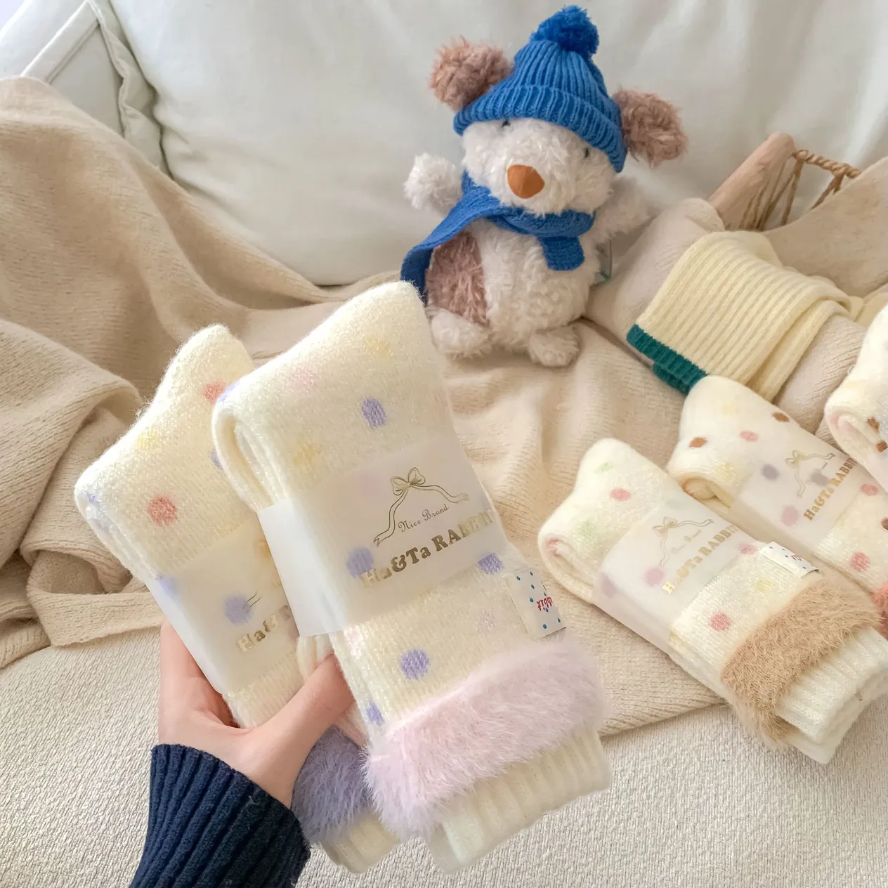 Klauvējošas plīša auduma etiķetes kašmira rudens un ziemas biezas siltas miega zeķes ar punktiņiem, viduscaurulīte, bērniem_voghion.com