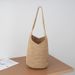Τσάντα ώμου από ψάθα Raffia Bucket 2025, χειροποίητη τσάντα θαλάσσης σε στυλ Instagram. Μοντέρνα και ευέλικτη._voghion.com