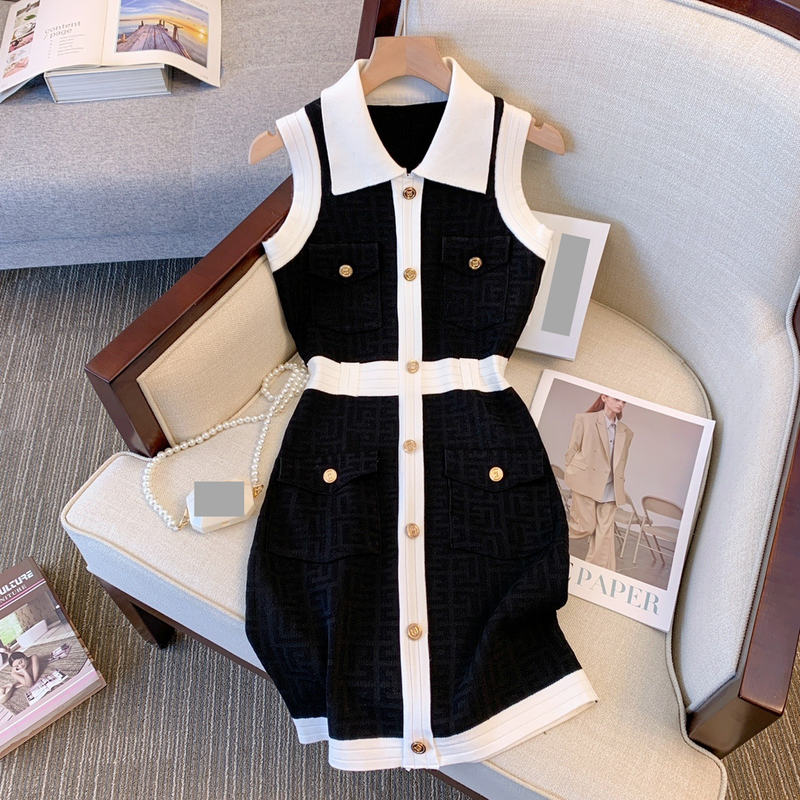 Damenbekleidung Polokragen ärmelloses Strickkleid weibliches Temperament schwarz-weiß farblich passender Hüftrock_voghion.com