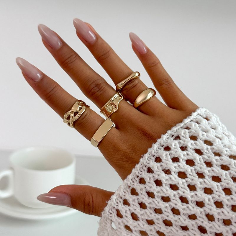 Set di anelli in metallo con design minimalista francese_voghion.com