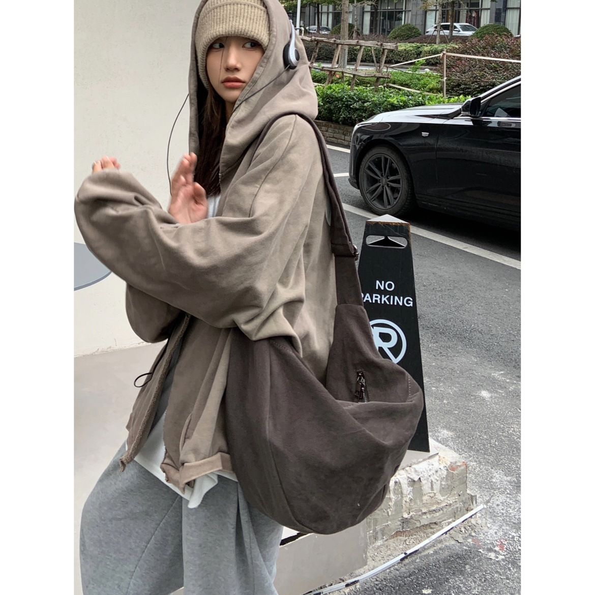 2024 Cheese Fall Winter Dumpling Bag Shoulder Unisex Large Bag_voghion.com