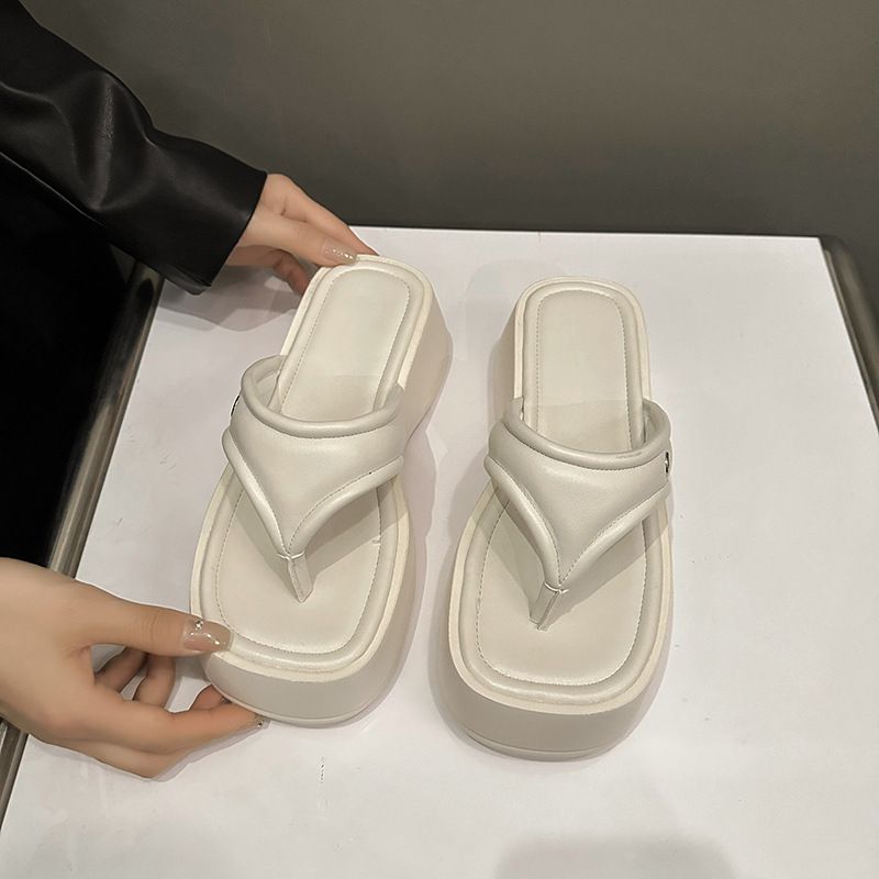 Niche design sandals for women 2024 new metal buckle flip flops summer outdoor open-toed Roman sandals_voghion.com