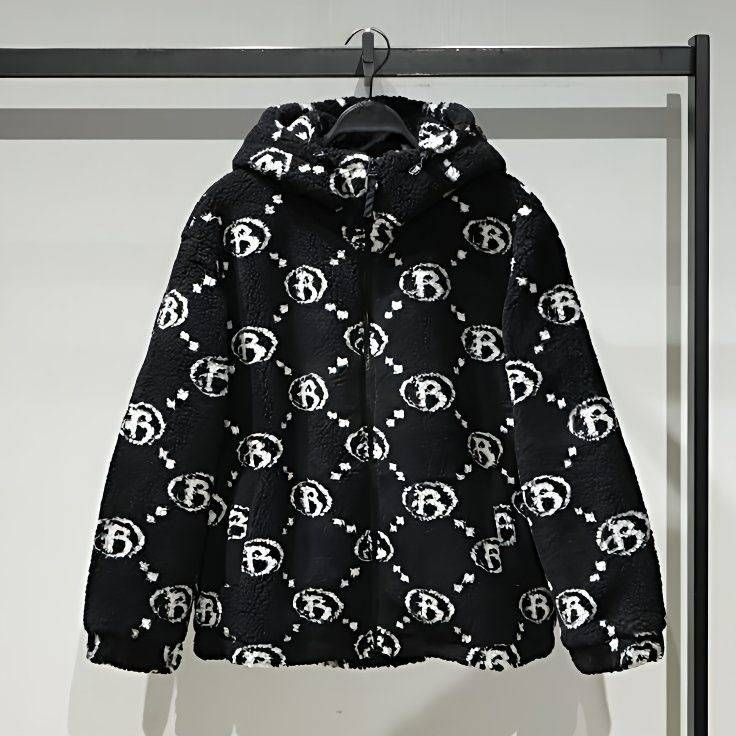 Abbigliamento uomo autunno e inverno nuova lettera jacquard imitazione lana d'agnello marchio alla moda giacca calda con cappuccio jacquard_voghion.com