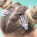 1–4 Stück Halloween-Skeletthände, Knochenkrallen-Haarspange, weiße Party-Haarnadeln, Skelettkralle, zum Dekorieren von Festivals, Versammlungen, Styling-Werkzeug_voghion.com