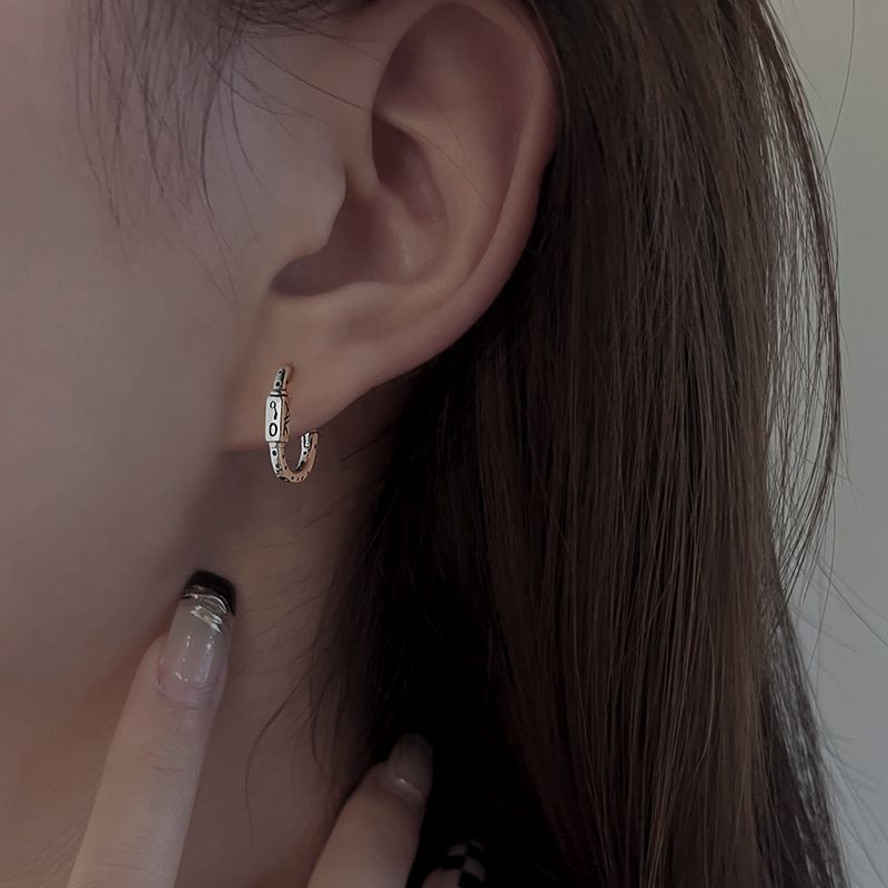 Orecchini a cerchio placcati in argento a forma di U con graffiti per le donne, personalità alla moda, temperamento hip-hop, orecchini creativi_voghion.com