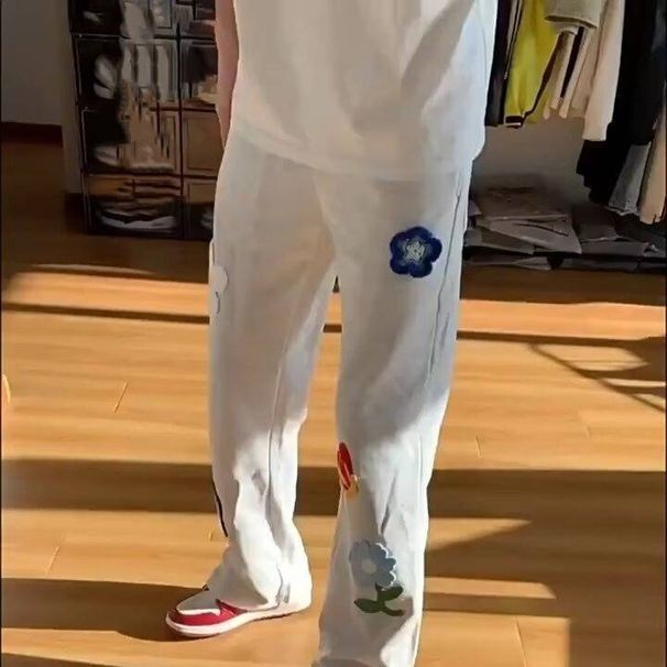 Męskie spodnie joggery cargo z haftowanymi kwiatami – luźne, proste spodnie casualowe z wyjątkowym wzorem do noszenia na co dzień i na sportowo_voghion.com