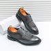 Geeignet für alle Jahreszeiten. Neue große Brogue-Business-Ledersandalen für Herren im Hohl-Trend-Stil._voghion.com