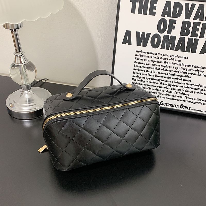 New Large Capacity Makeup Quilted Simple Ins Style Storage Travel Portable Toiletry Bag_voghion.com