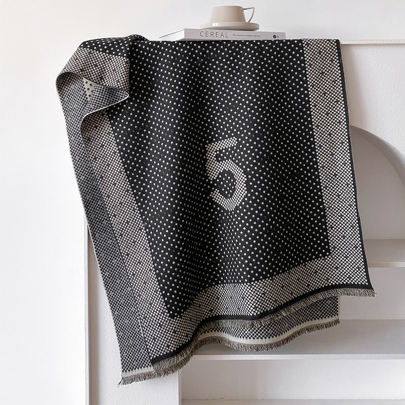 Sciarpa in cashmere da donna di alta qualità con stampa a pois a griglia Thousand Bird, autunno/inverno 2024, con vita a scialle_voghion.com