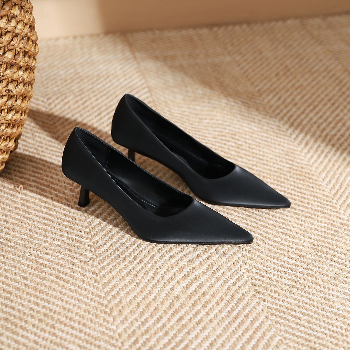 326-1 Scarpe da lavoro professionali con tacco a spillo, punta alta, stile celebrità di Internet, semplici e poco profonde, per le donne_voghion.com