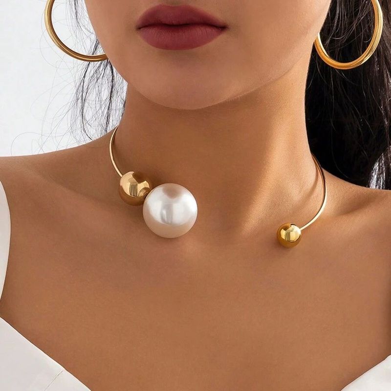 Japanese And Korean Simple Niche Design Women's Necklace Personality Inlaid Pearl Alloy Necklace High Grade Clavicle Chain_voghion.com