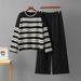 Damenbekleidung, lässiges Set aus gestreiftem Strickpullover und Loungehose mit weitem Bein – weiche Modalmischung, bequeme Loungewear, vielseitiges passendes Outfit_voghion.com