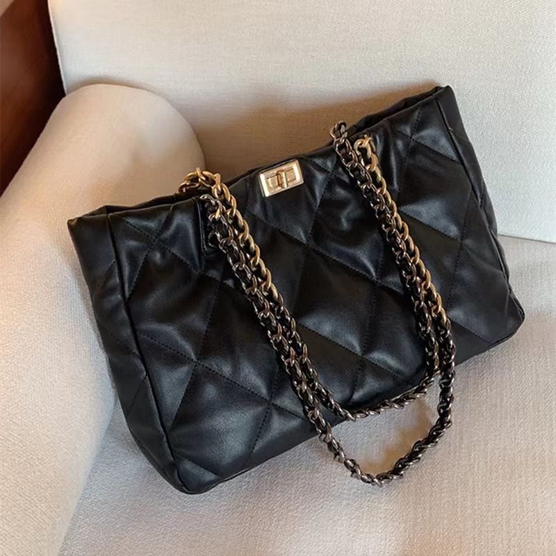 Large Capacity Quilted Chain 2023 New Trendy Fashion Texture Niche Tote Versatile Shoulder Bag For Women_voghion.com