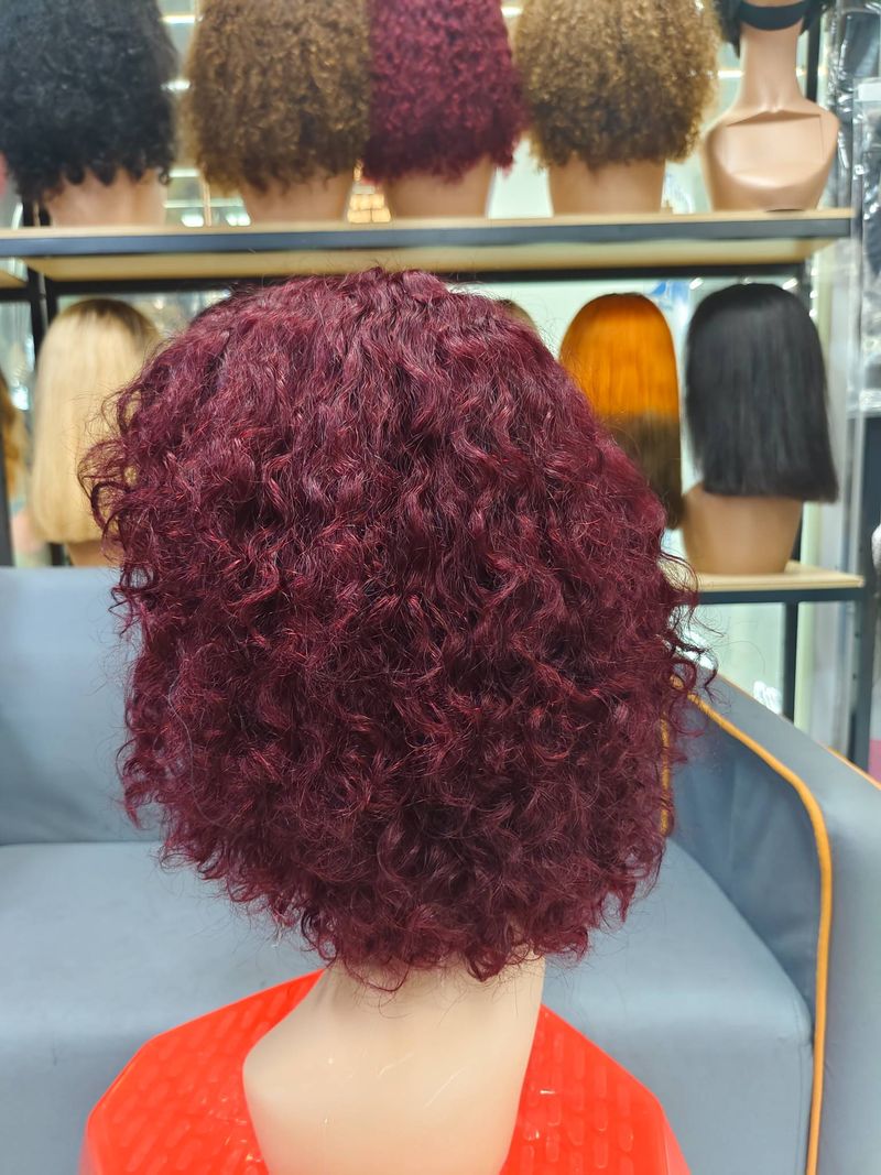 Pelucas de cabello humano rizado Bob corto Pelucas de cabello Remy con flequillo Pelucas completamente hechas a máquina con una densidad del 180 % para mujeres_voghion.com
