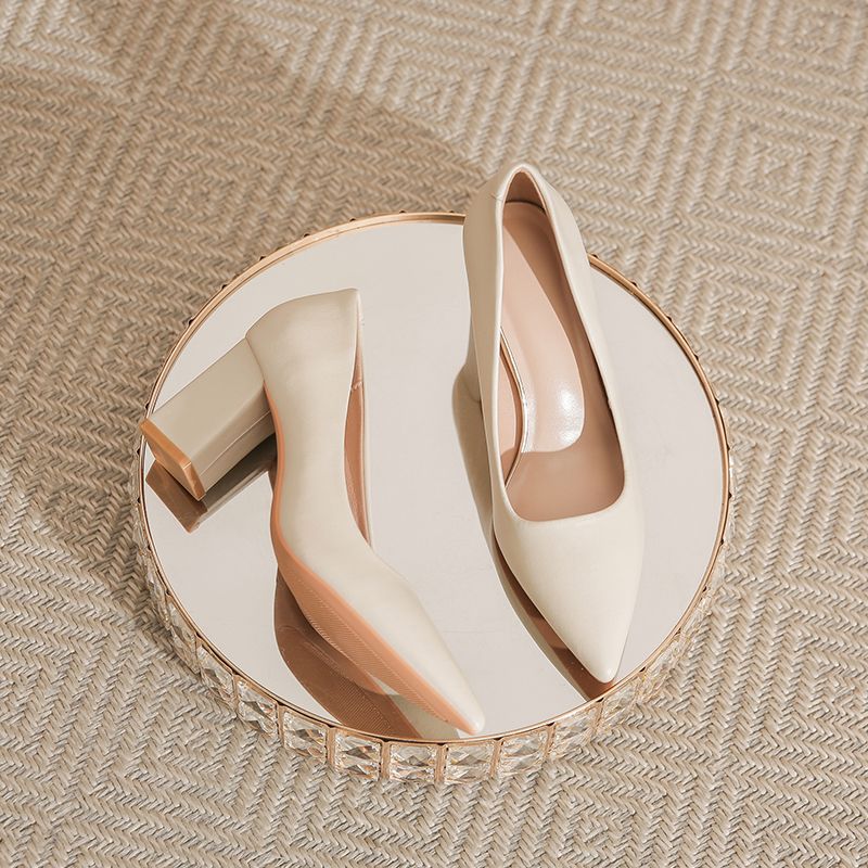 Franséisch Stil cremewäiss Héichhieler fir 2025 Nei Arrivée Elegant mëll Lieder Chunky Heel Net Midd Féiss Flats_voghion.com