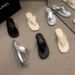 Strand-Flip-Flops für Damen im Freien, 2025 Sommer neue flache Unterseite Silber modische Internet berühmte Clip Toe_voghion.com