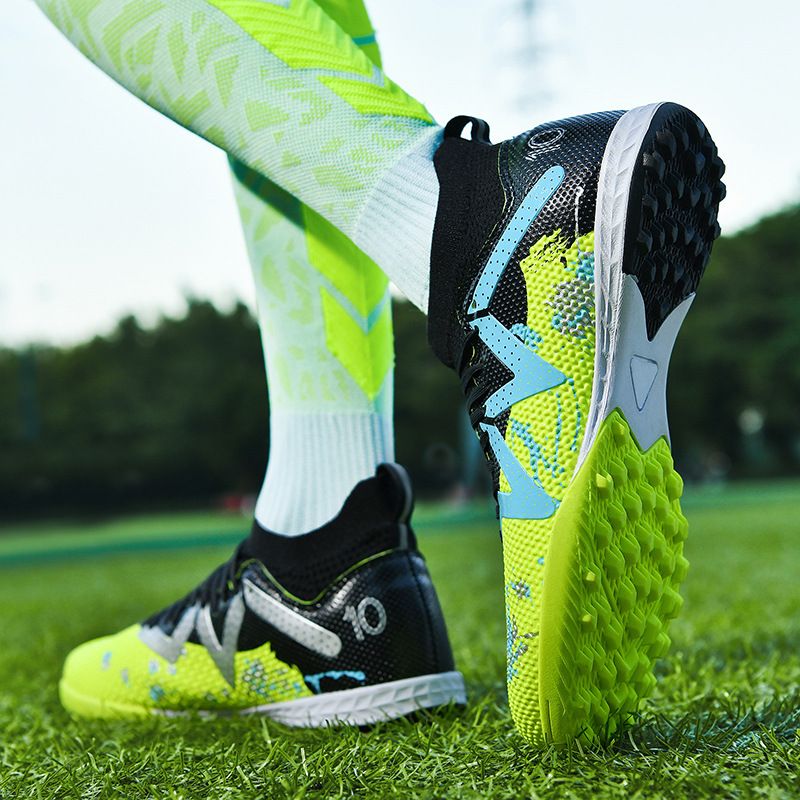New football shoes camouflage high top broken nails professional training shoes long nails children explosive football shoes_voghion.com