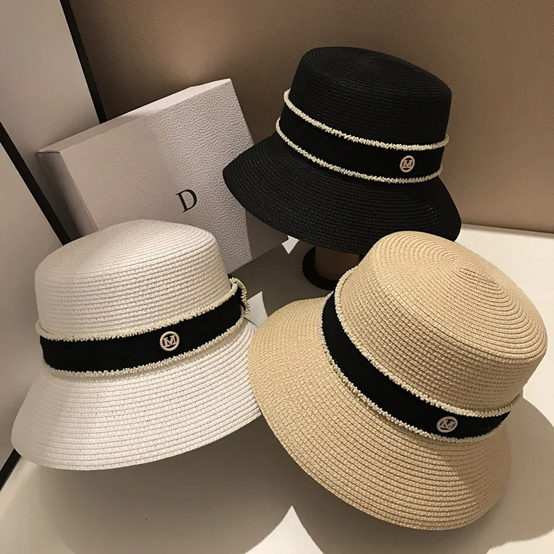 Gorąca sprzedaż Gorąca sprzedaż Nowe letnie słomkowe kapelusze przeciwsłoneczne dla kobiet Moda damska Płaskie rondo Wstążka Plażowa Czapka podróżna Chapeau Femme Kapelusz typu Bucket_voghion.com