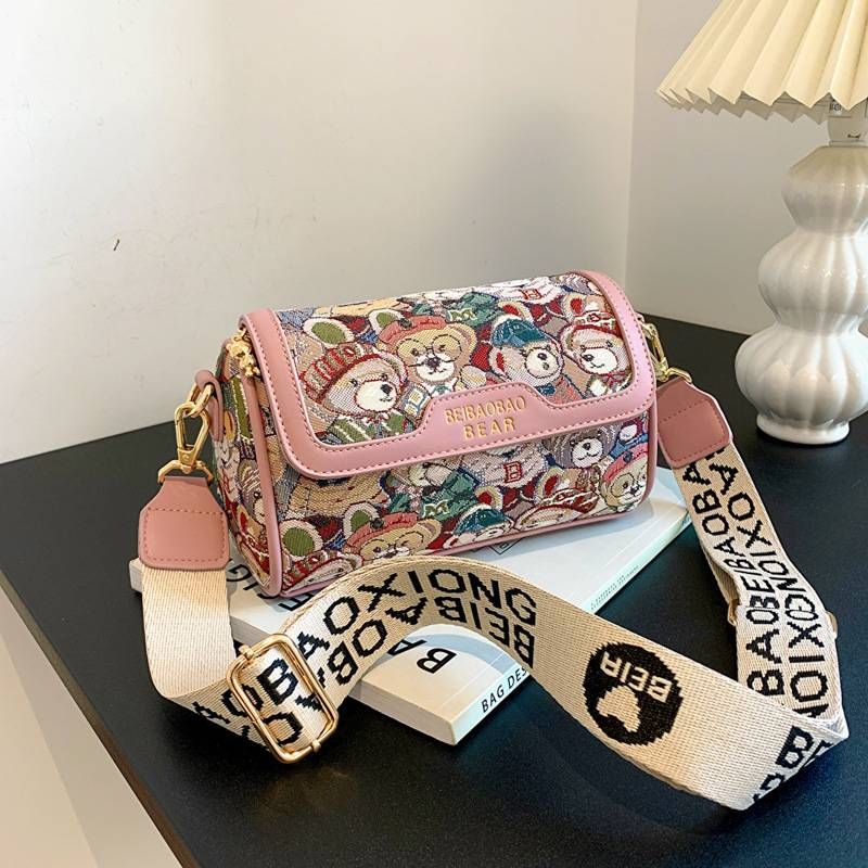 Original Designer Cartoon Bär Tasche 2025 Neue Stil Umhängetasche Mode Farbe-passende Schulter Tasche_voghion.com