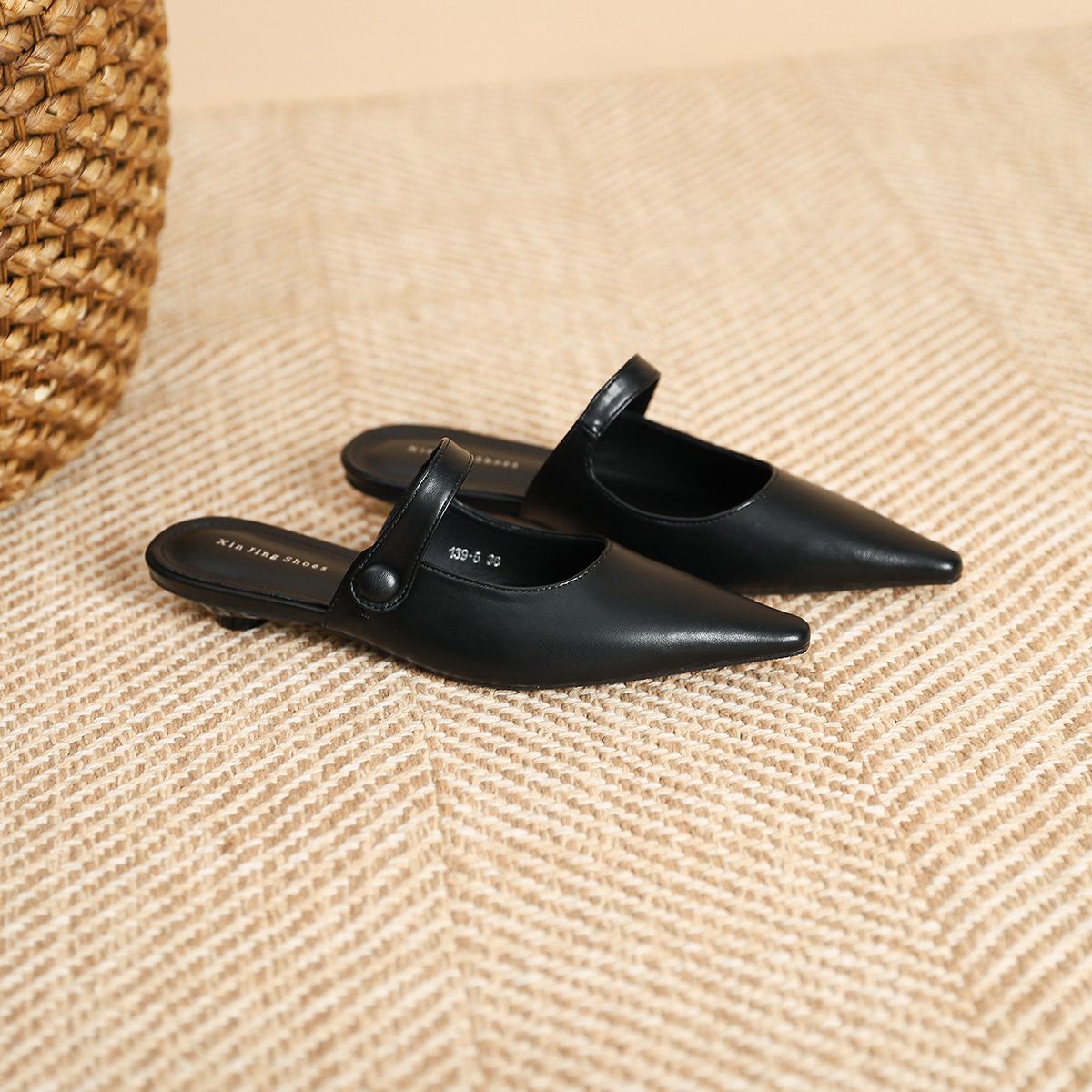 139-5 Spitzschuh, rückenfrei, flacher Mund, elegant, flach, für Damen, neuer Frühling, schwarz, Einriemchen-Halbpantoletten, bequem_voghion.com