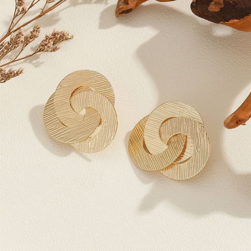 Earrings a sense of luxury and versatile temperament, earrings with gold studs_voghion.com