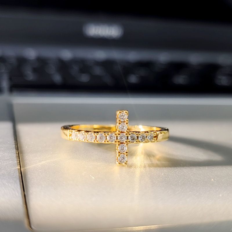 Croce in vero oro Tongdu per donna, leggera e lussuosa, stile minimalista unico, micro pavé di zirconi, anello versatile alla moda_voghion.com