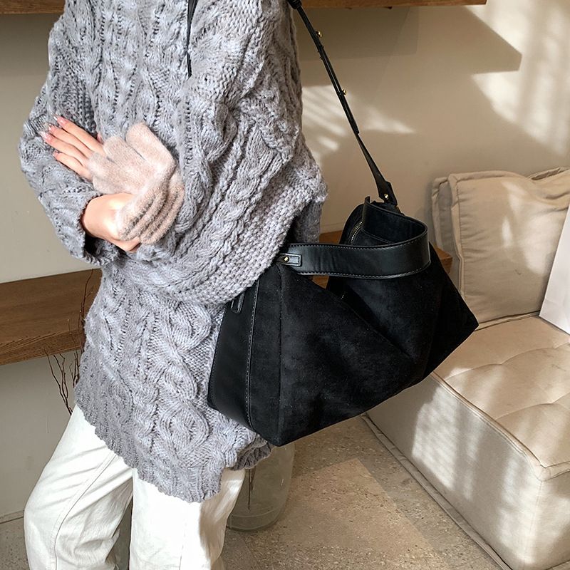 Borsa a tracolla di nicchia per donna 2024, nuova borsa a cuscino in pelle scamosciata versatile di alta qualità, borsa a tracolla di grande capacità_voghion.com