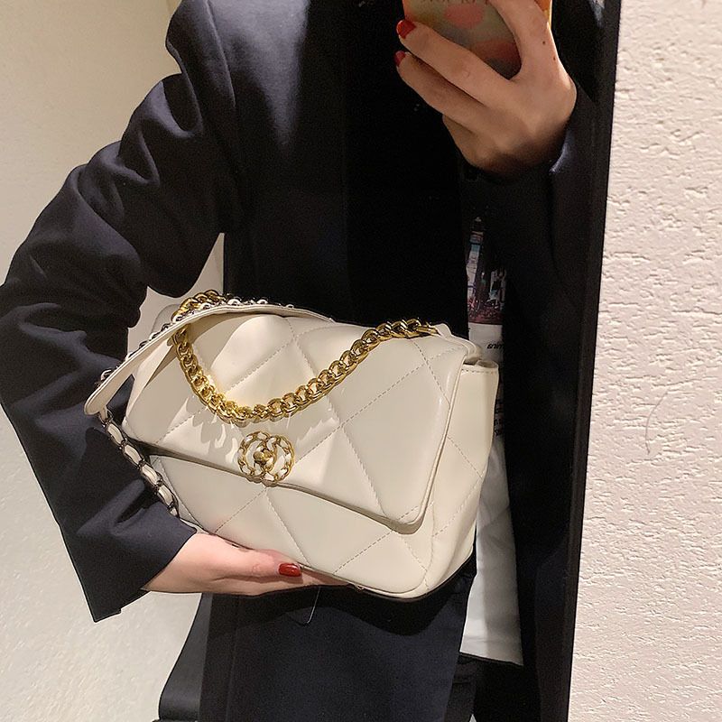 Europa und die Vereinigten Staaten Retro-Pendler-Cloud-Doo-Tasche mit großer Kapazität, weibliche Herbst- und Winter-Senior-Textur, Nische, schräge Umhängetasche_voghion.com