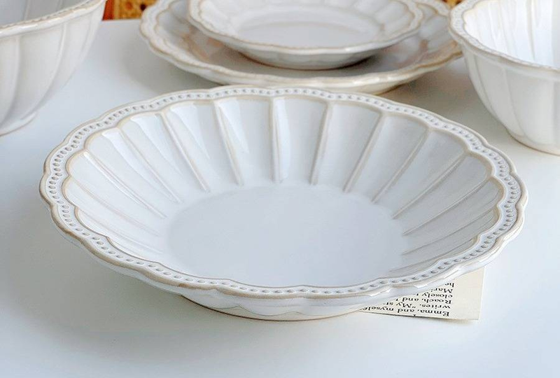 Service de table minimaliste en céramique – Collection Cloud Shell fabriquée à la main, grès écologique pour bols à riz, assiettes et tasses à café (ensemble de 12 pièces)_voghion.com