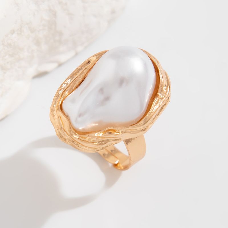 Set di gioielli semplici con girocollo di perle irregolari in stile barocco e mano aperta_voghion.com