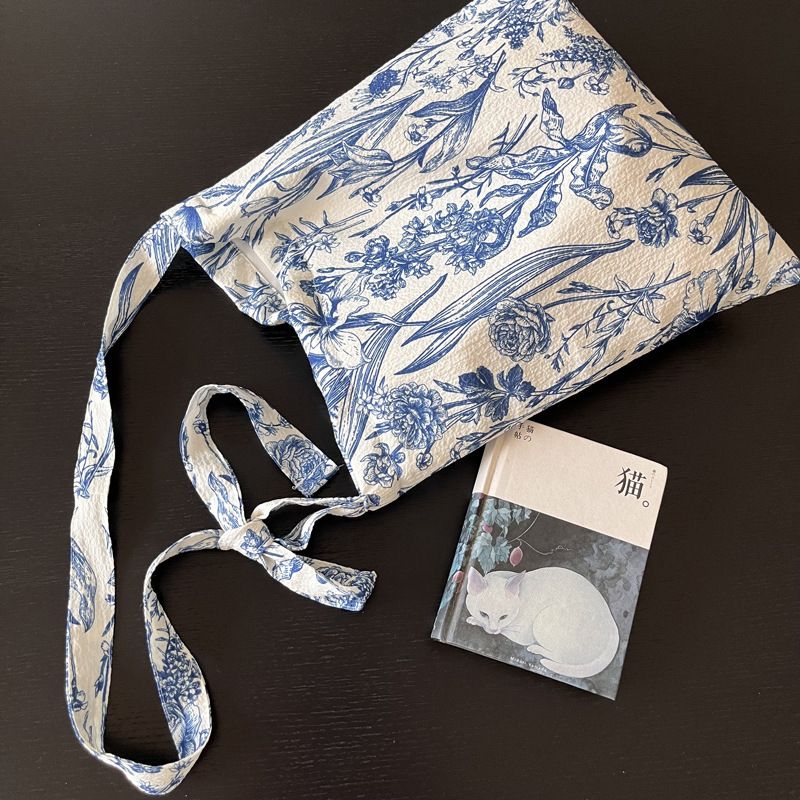 Borsa a tracolla da donna in tessuto sottile con tracolla in pelle di mucca, in stile cinese, con fiori in porcellana blu e bianca_voghion.com